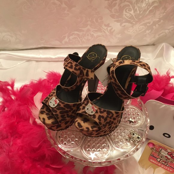 ADORABLE velvet paltform and matching chocker with crystal details ! - Picture 7 of 12